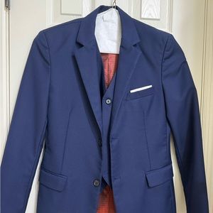 Boys Navy Blue Suit Size 14 purchased on Amazon